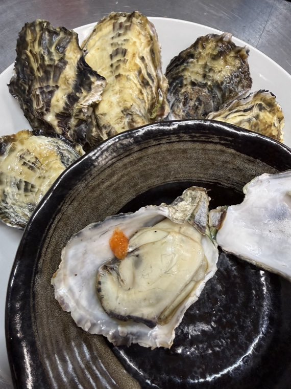殻付きの岩牡蠣